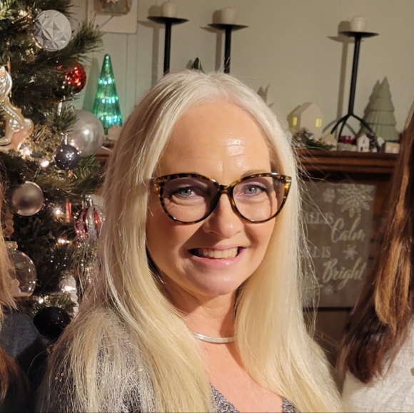 Meet your Posher, Audrey - Picture 4 of 4